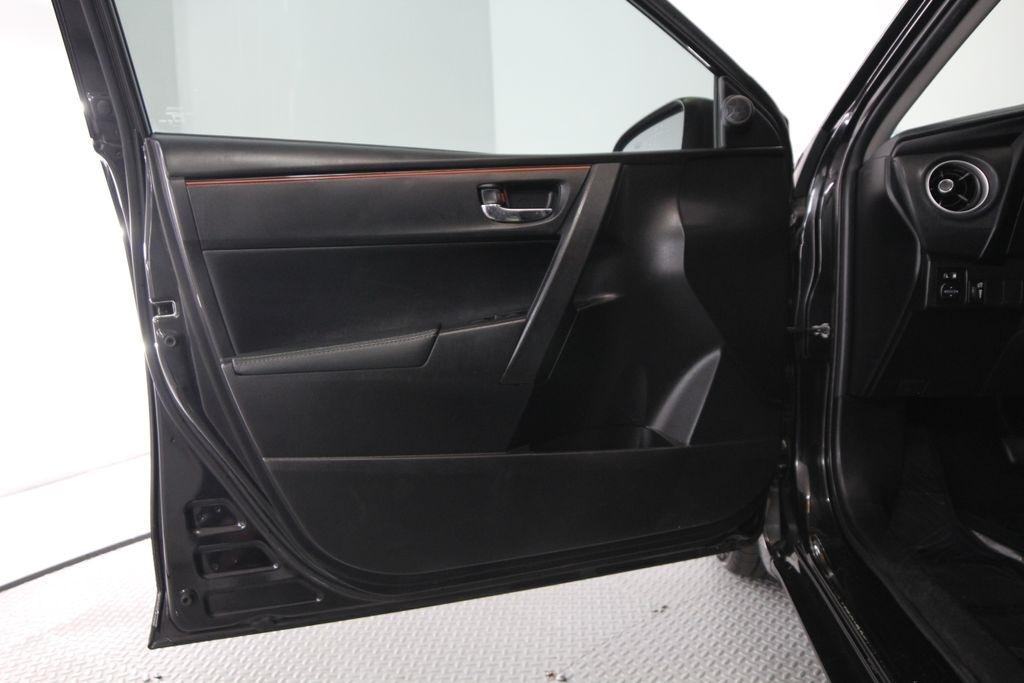 Toyota Corolla XLE CVT (Natl) 2019