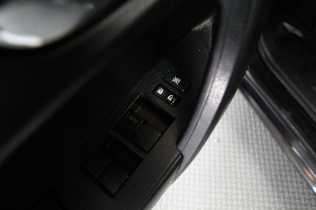 Toyota Corolla XLE CVT (Natl) 2019