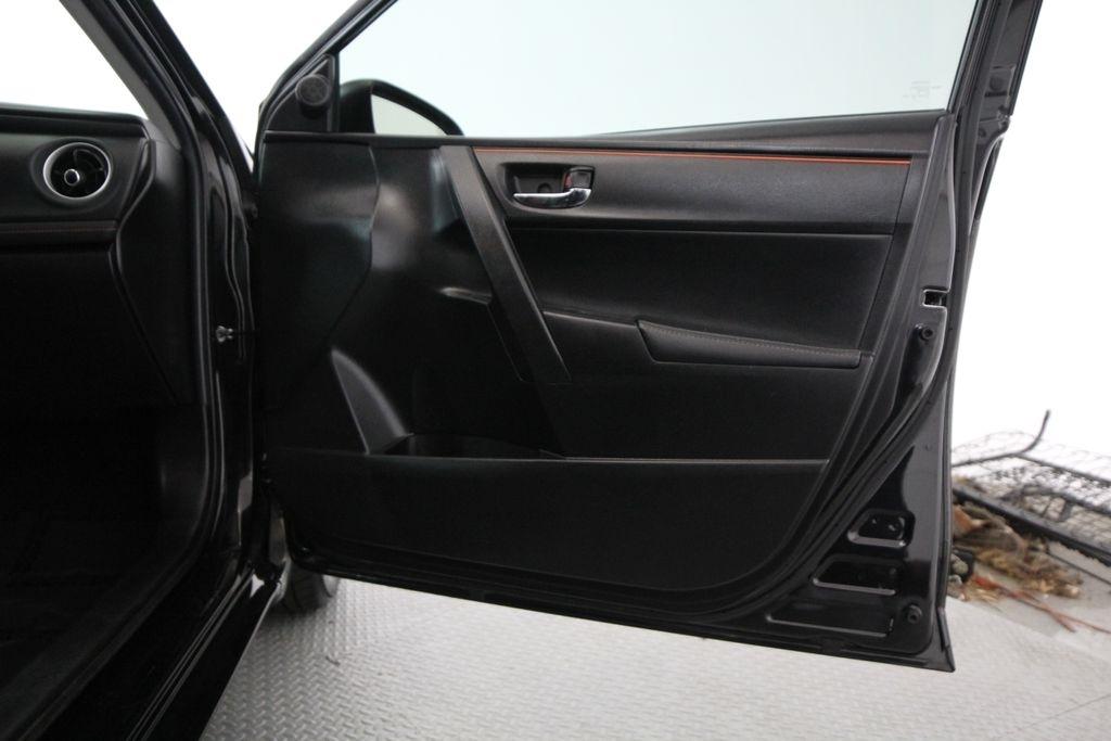 Toyota Corolla XLE CVT (Natl) 2019
