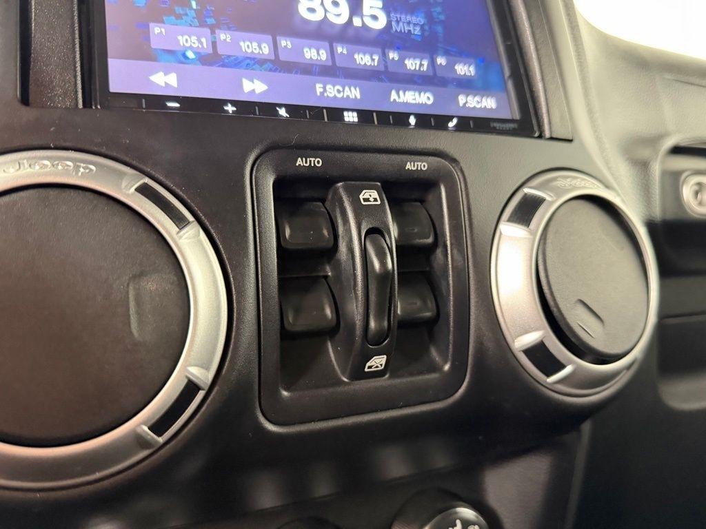 Jeep Wrangler Unlimited 4WD 4dr Rubicon 2015