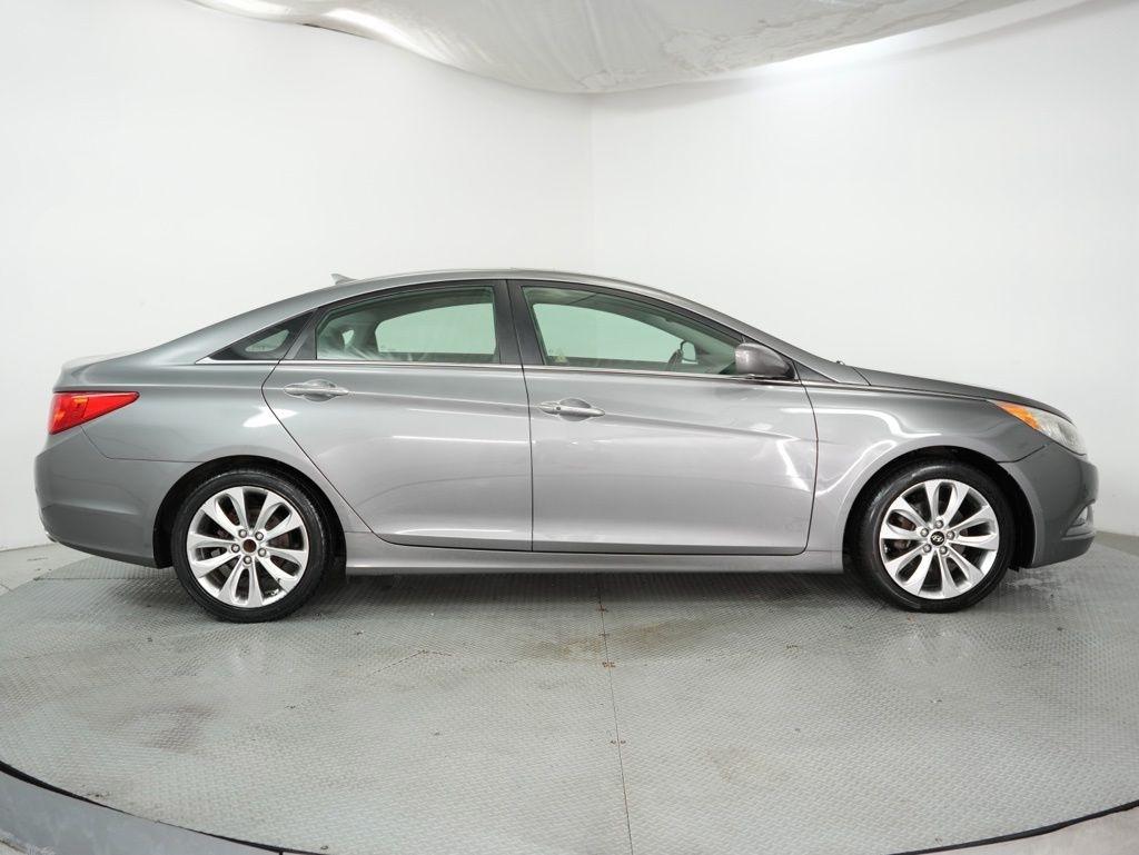 Hyundai Sonata 4dr Sdn 2.4L Auto SE 2011