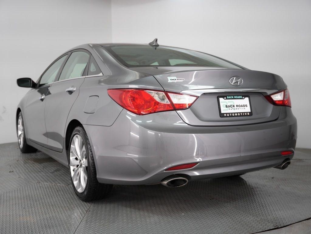 Hyundai Sonata 4dr Sdn 2.4L Auto SE 2011