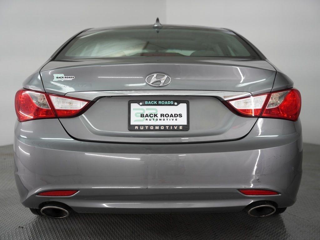 Hyundai Sonata 4dr Sdn 2.4L Auto SE 2011