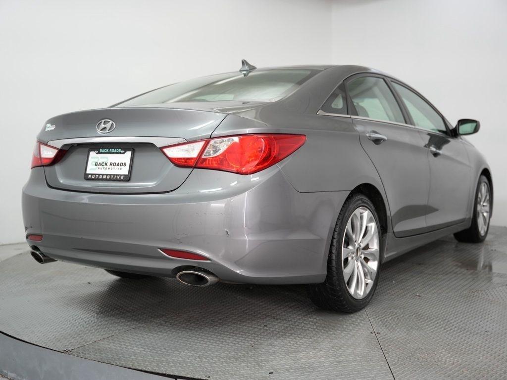Hyundai Sonata 4dr Sdn 2.4L Auto SE 2011