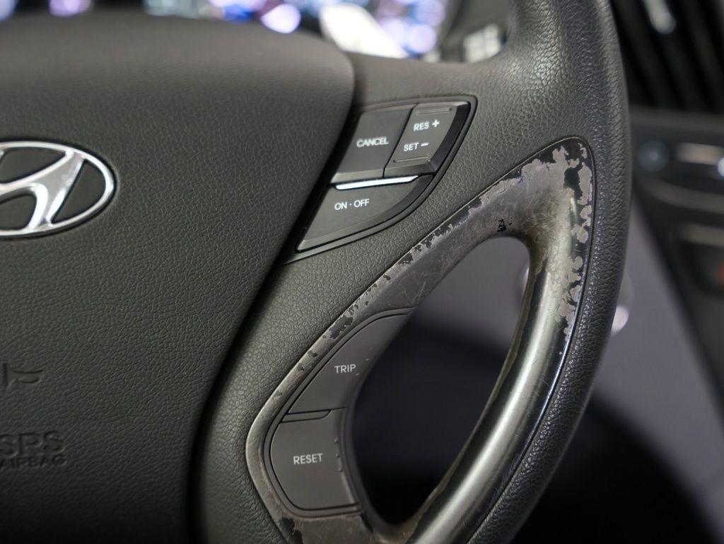 Hyundai Sonata 4dr Sdn 2.4L Auto SE 2011