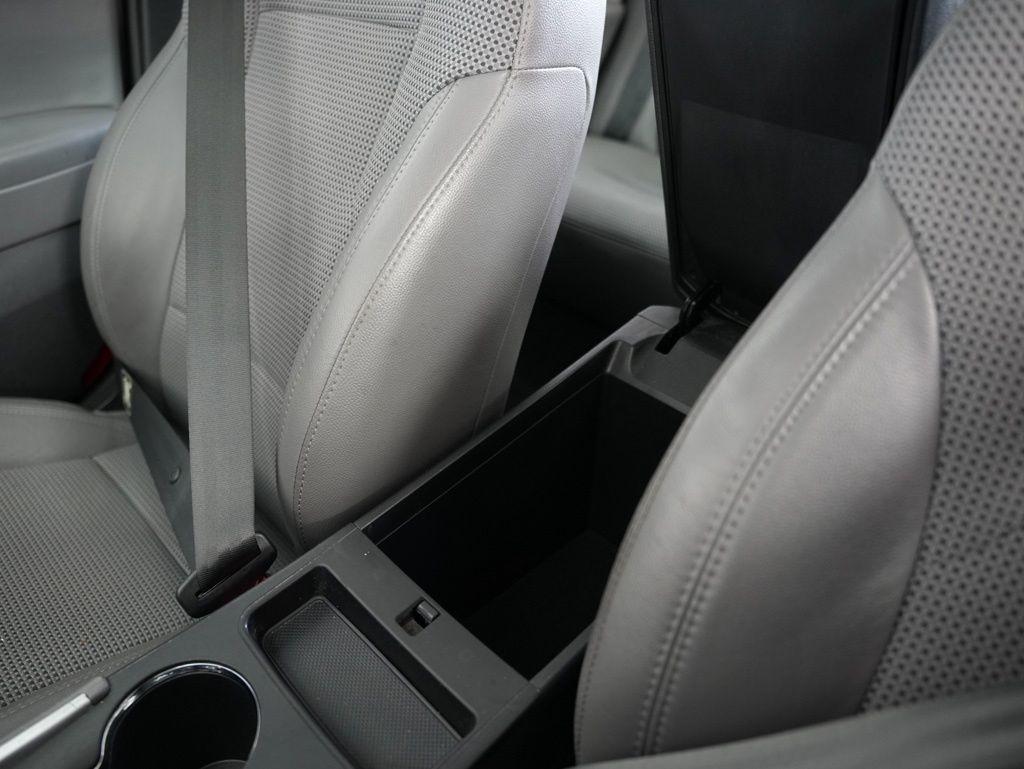Hyundai Sonata 4dr Sdn 2.4L Auto SE 2011