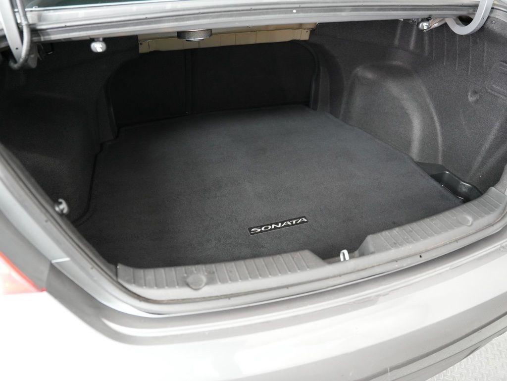 Hyundai Sonata 4dr Sdn 2.4L Auto SE 2011