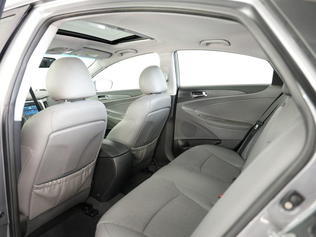 Hyundai Sonata 4dr Sdn 2.4L Auto SE 2011