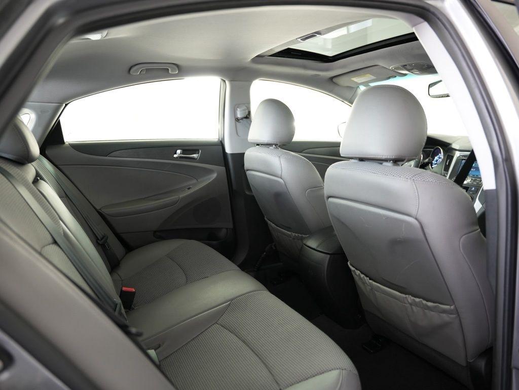Hyundai Sonata 4dr Sdn 2.4L Auto SE 2011