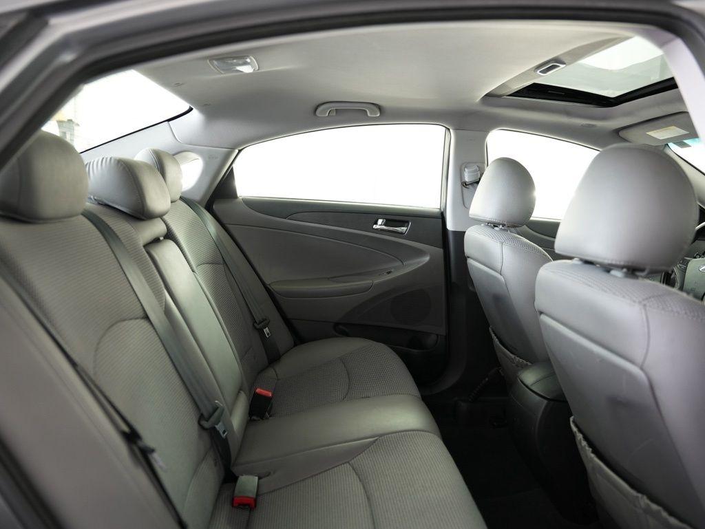 Hyundai Sonata 4dr Sdn 2.4L Auto SE 2011