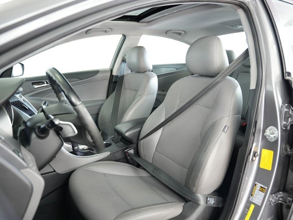Hyundai Sonata 4dr Sdn 2.4L Auto SE 2011