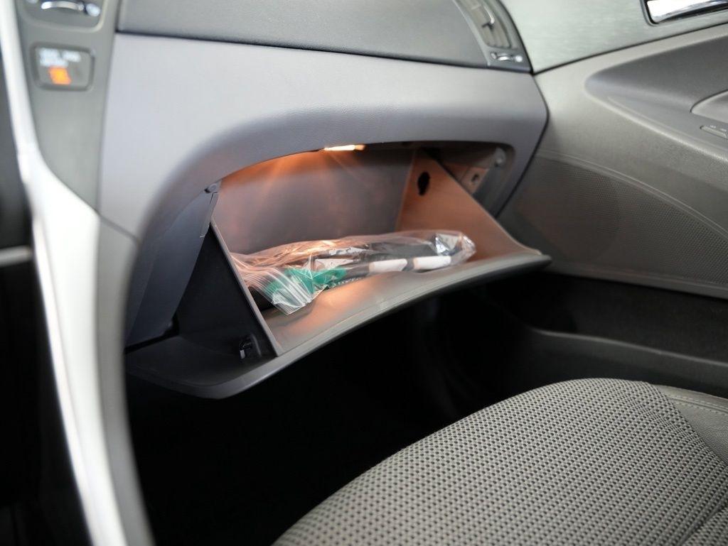 Hyundai Sonata 4dr Sdn 2.4L Auto SE 2011