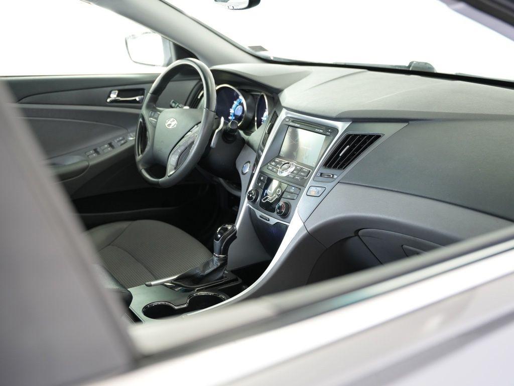 Hyundai Sonata 4dr Sdn 2.4L Auto SE 2011