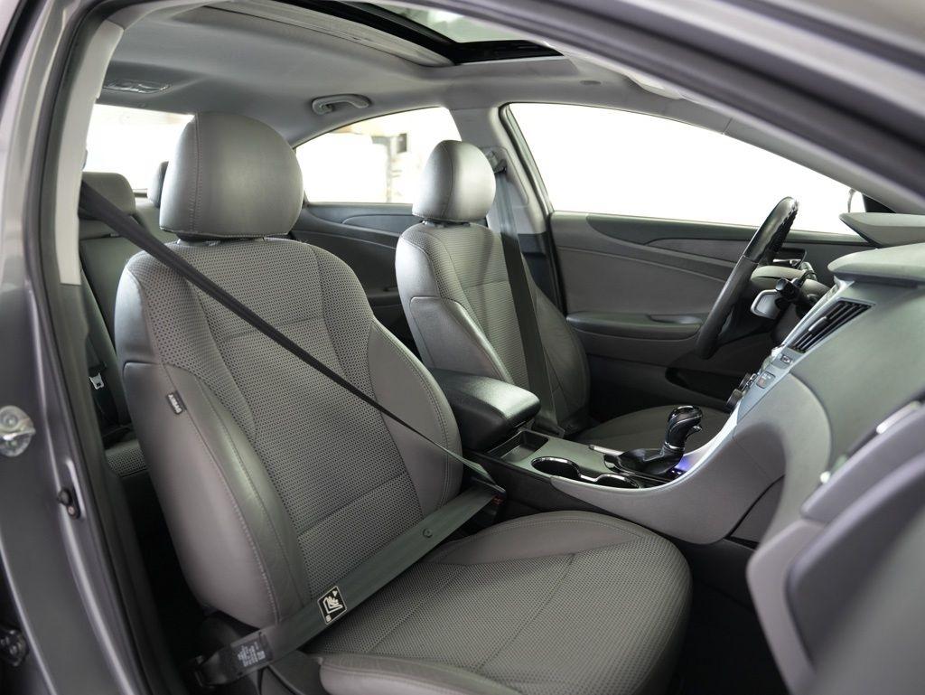 Hyundai Sonata 4dr Sdn 2.4L Auto SE 2011