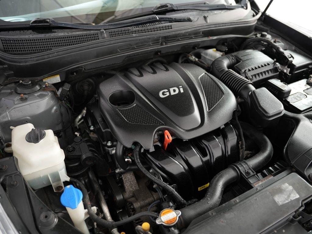 Hyundai Sonata 4dr Sdn 2.4L Auto SE 2011