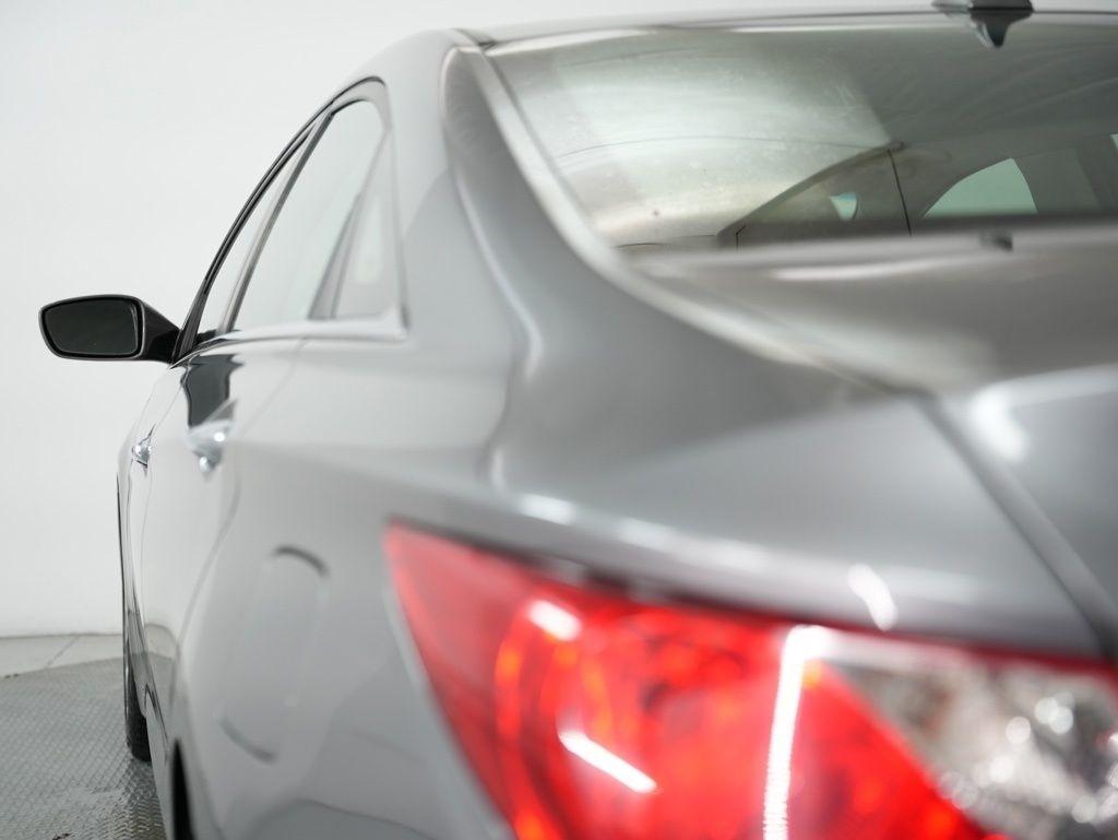 Hyundai Sonata 4dr Sdn 2.4L Auto SE 2011