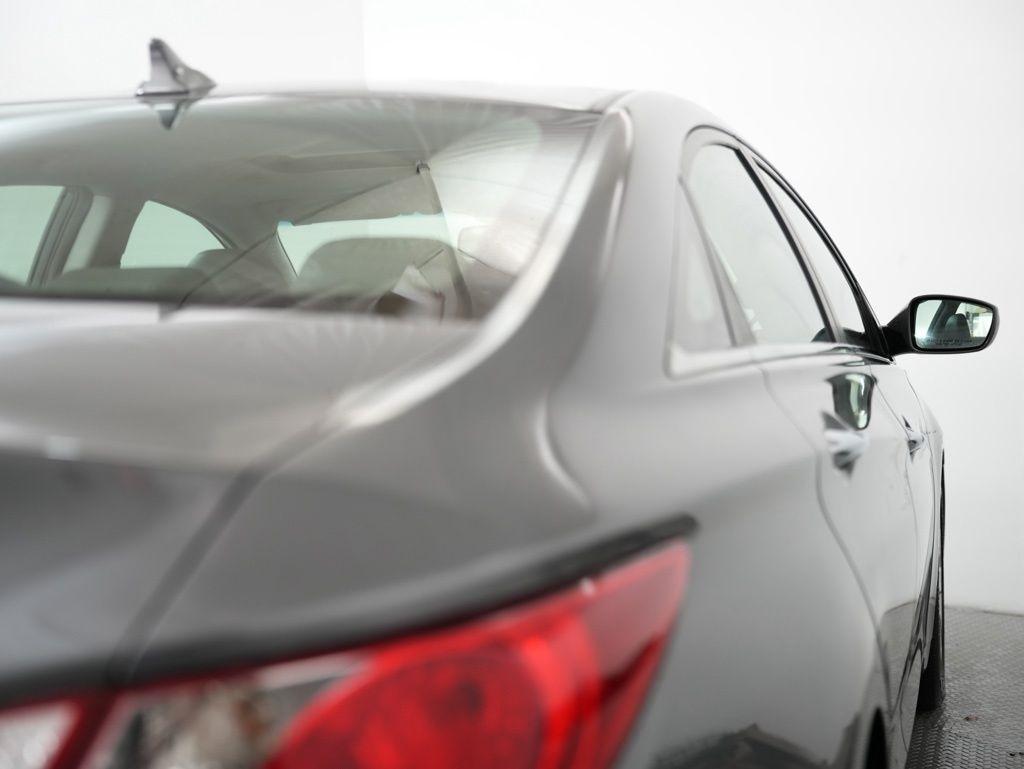 Hyundai Sonata 4dr Sdn 2.4L Auto SE 2011