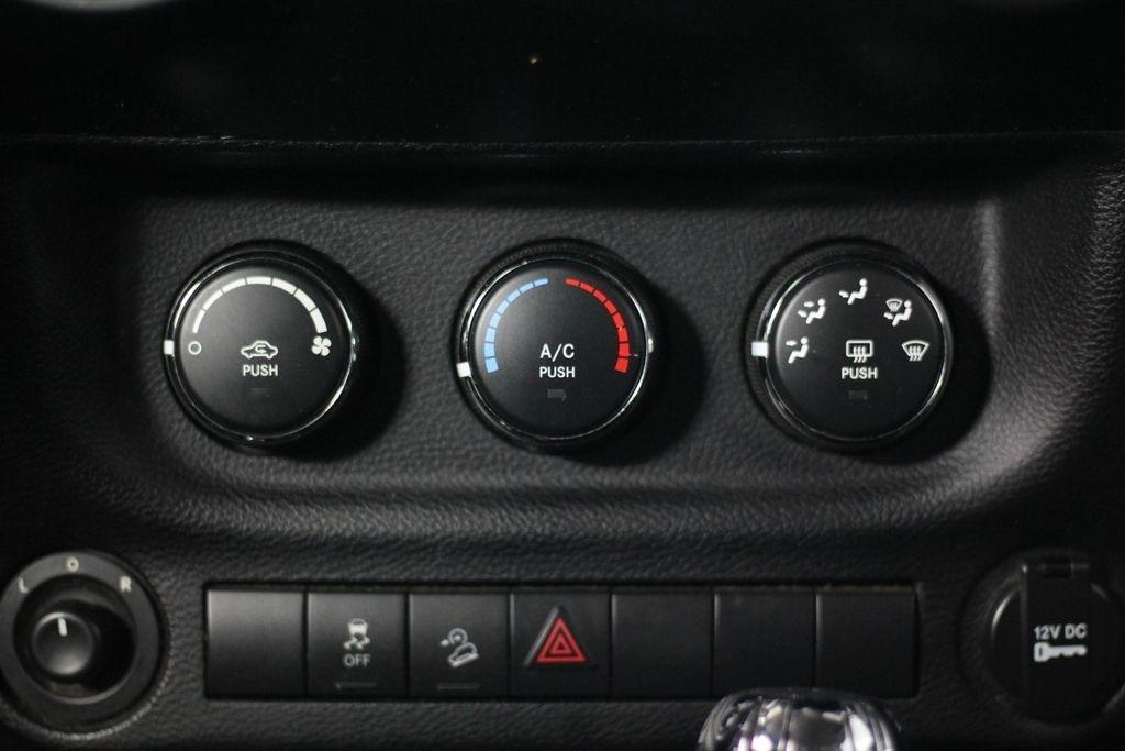 Jeep Wrangler Unlimited 4WD 4dr Sport 2013