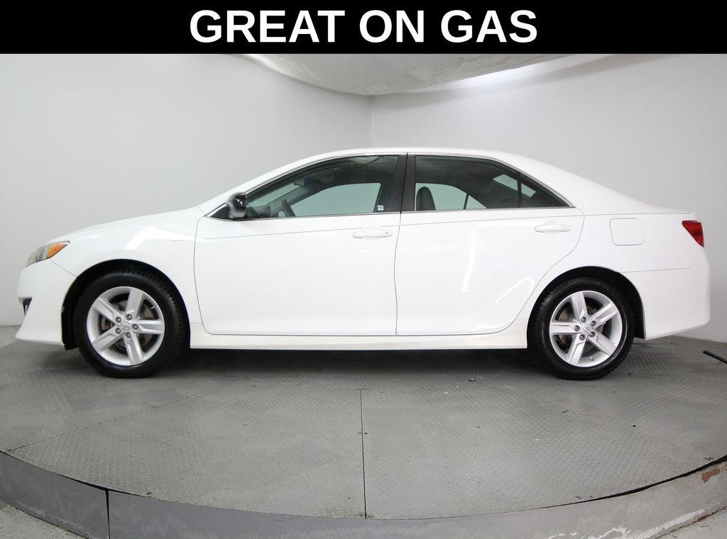 Toyota Camry 4dr Sdn I4 Auto XLE (Natl) 2013