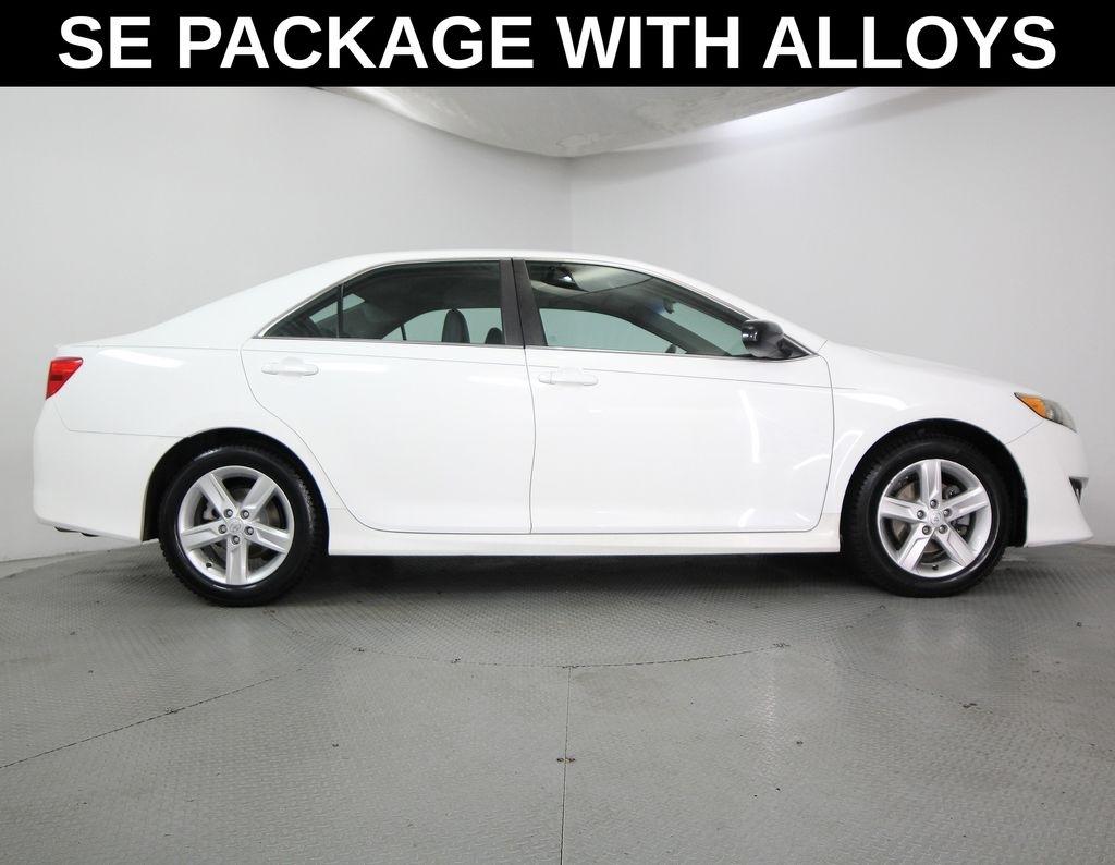 Toyota Camry 4dr Sdn I4 Auto XLE (Natl) 2013