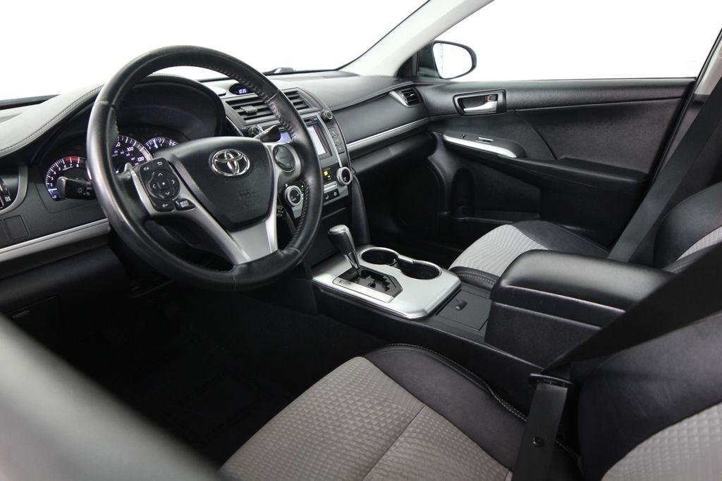 Toyota Camry 4dr Sdn I4 Auto XLE (Natl) 2013
