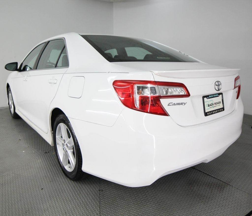 Toyota Camry 4dr Sdn I4 Auto XLE (Natl) 2013