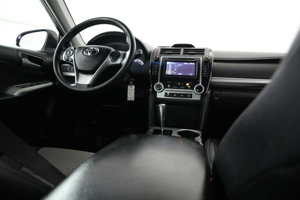 Toyota Camry 4dr Sdn I4 Auto XLE (Natl) 2013