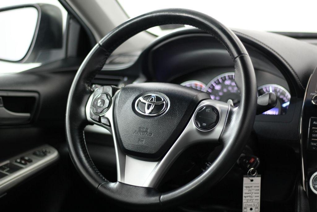 Toyota Camry 4dr Sdn I4 Auto XLE (Natl) 2013