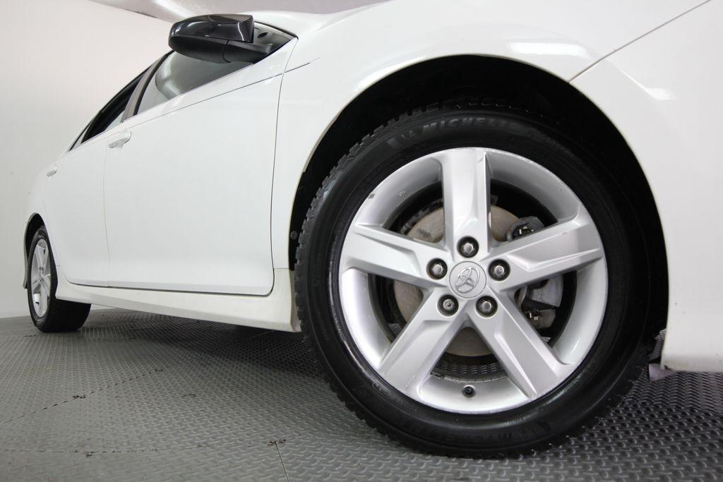Toyota Camry 4dr Sdn I4 Auto XLE (Natl) 2013