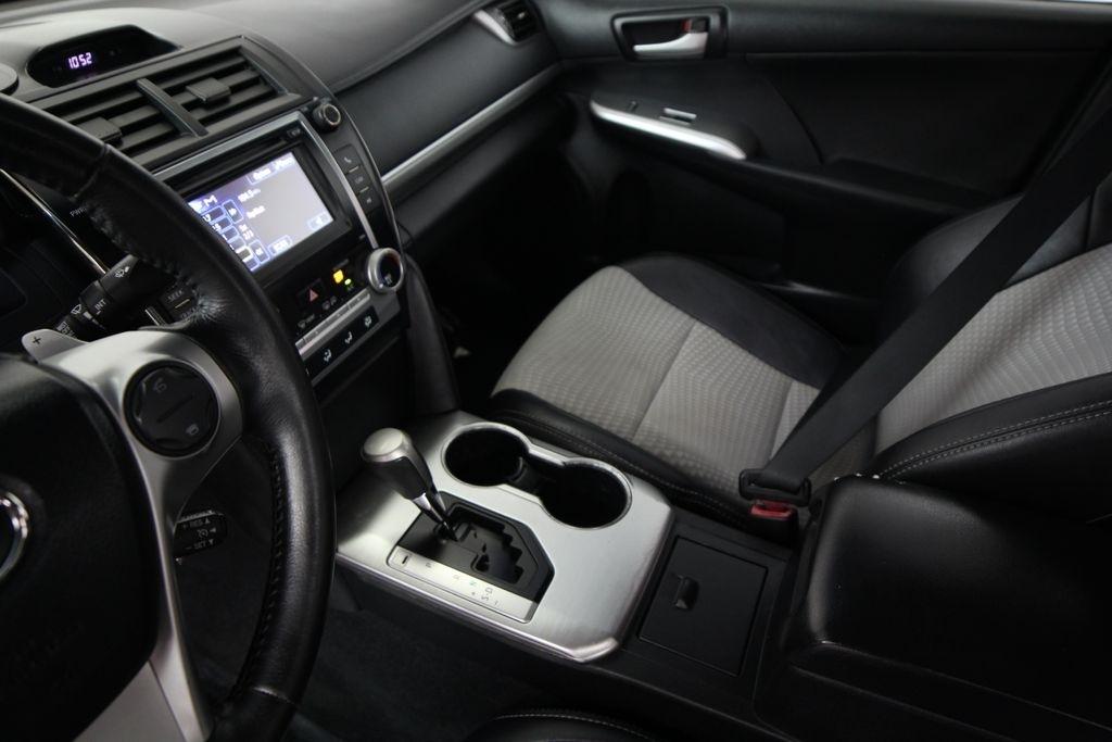 Toyota Camry 4dr Sdn I4 Auto XLE (Natl) 2013