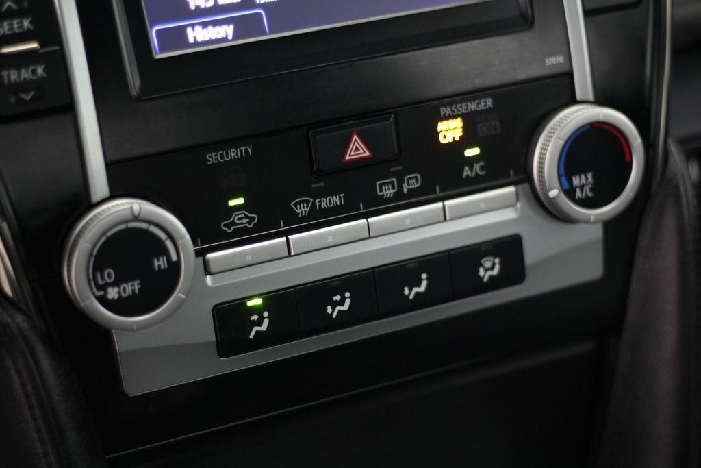 Toyota Camry 4dr Sdn I4 Auto XLE (Natl) 2013