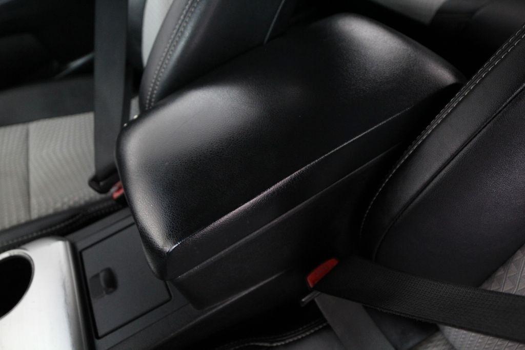 Toyota Camry 4dr Sdn I4 Auto XLE (Natl) 2013
