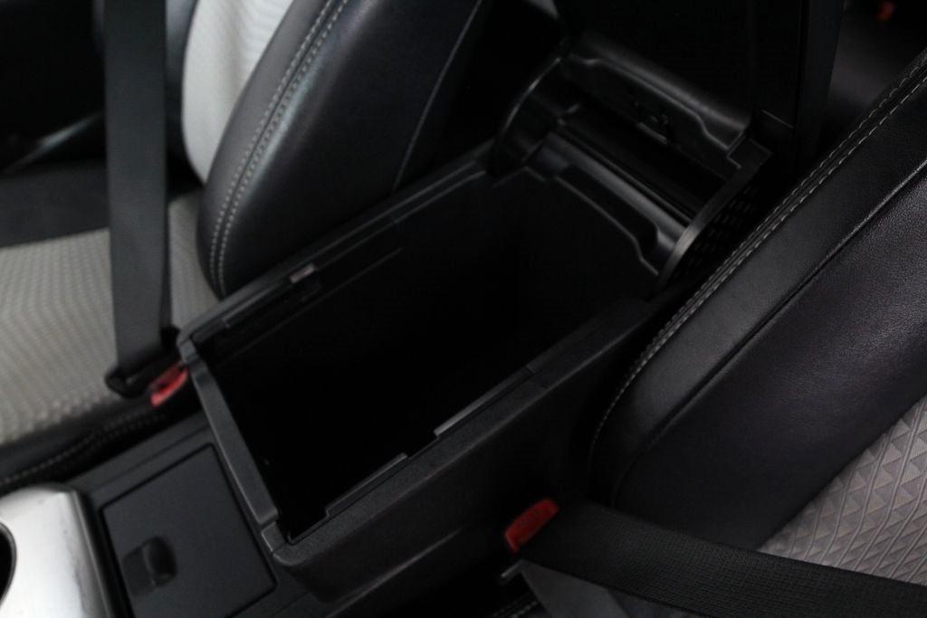 Toyota Camry 4dr Sdn I4 Auto XLE (Natl) 2013