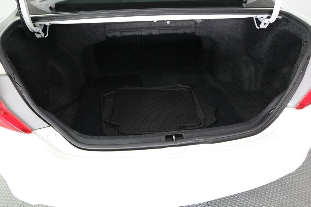 Toyota Camry 4dr Sdn I4 Auto XLE (Natl) 2013