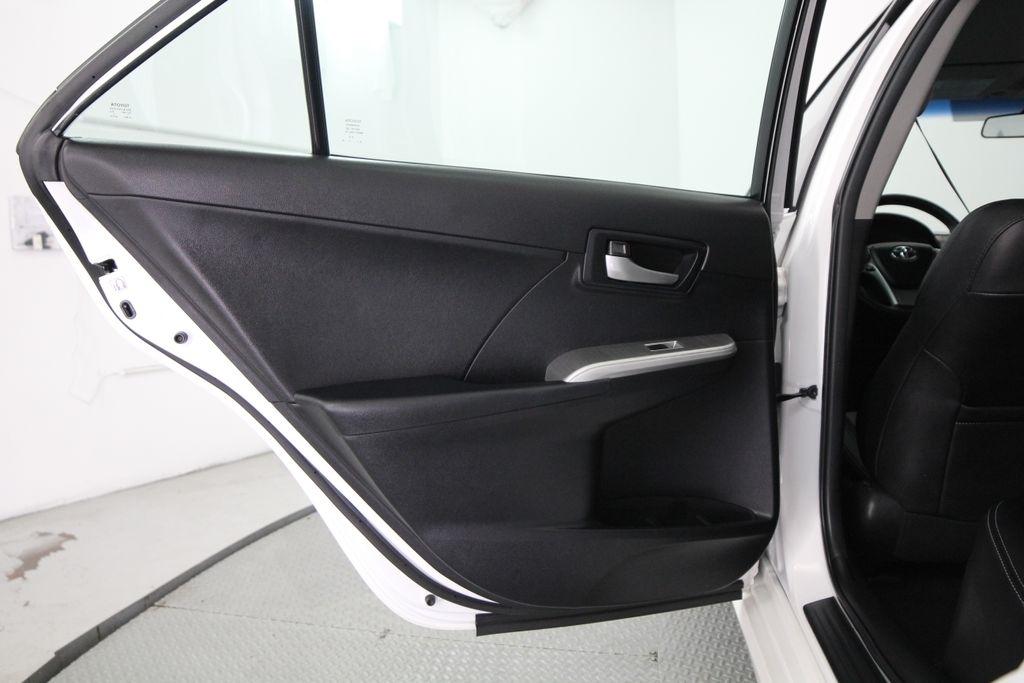 Toyota Camry 4dr Sdn I4 Auto XLE (Natl) 2013