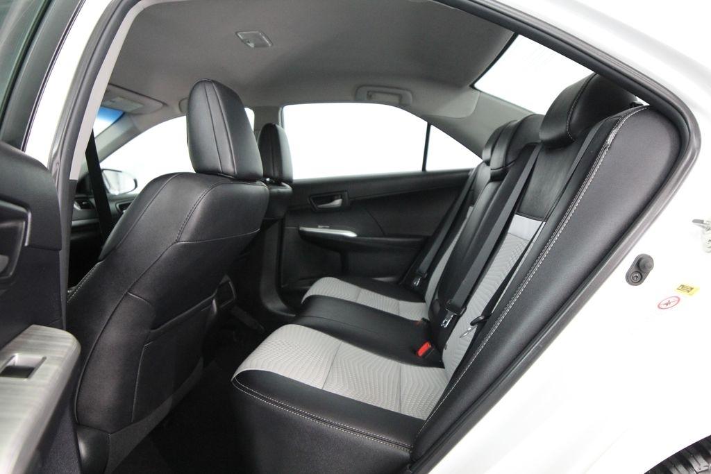 Toyota Camry 4dr Sdn I4 Auto XLE (Natl) 2013