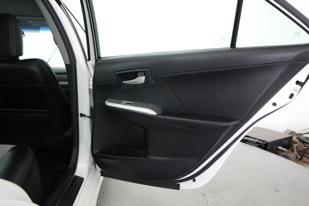 Toyota Camry 4dr Sdn I4 Auto XLE (Natl) 2013