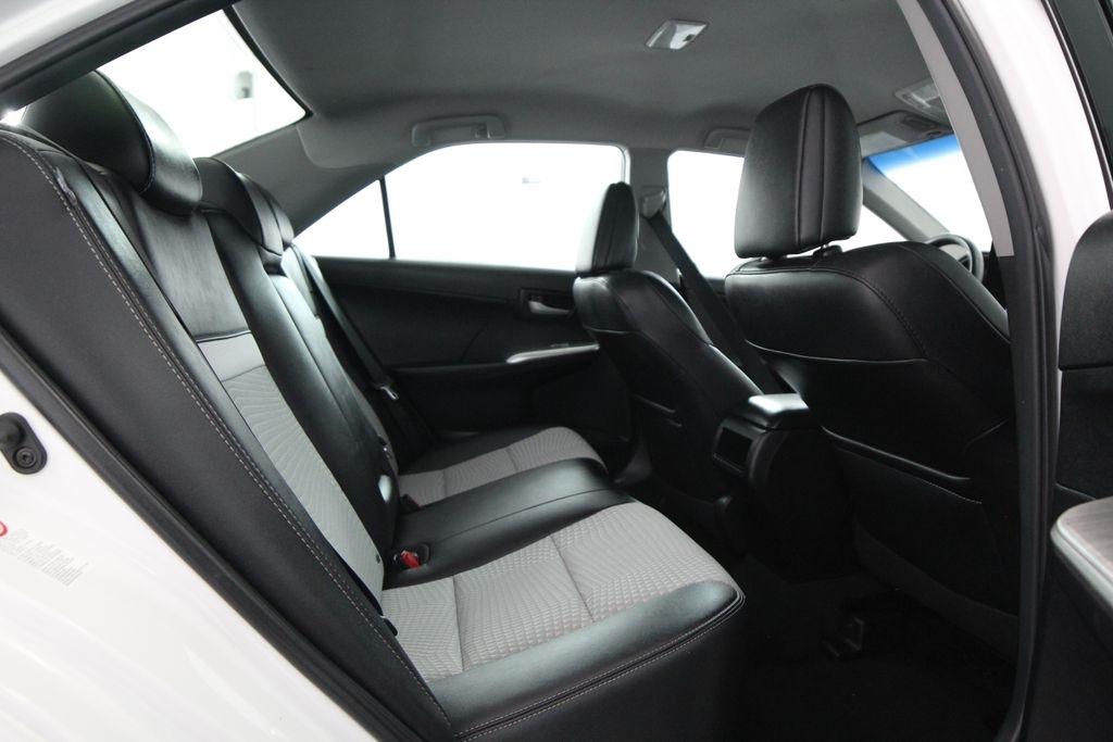 Toyota Camry 4dr Sdn I4 Auto XLE (Natl) 2013