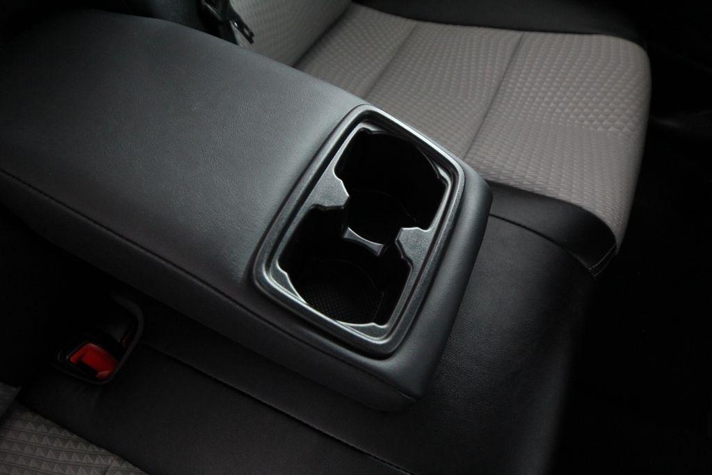 Toyota Camry 4dr Sdn I4 Auto XLE (Natl) 2013