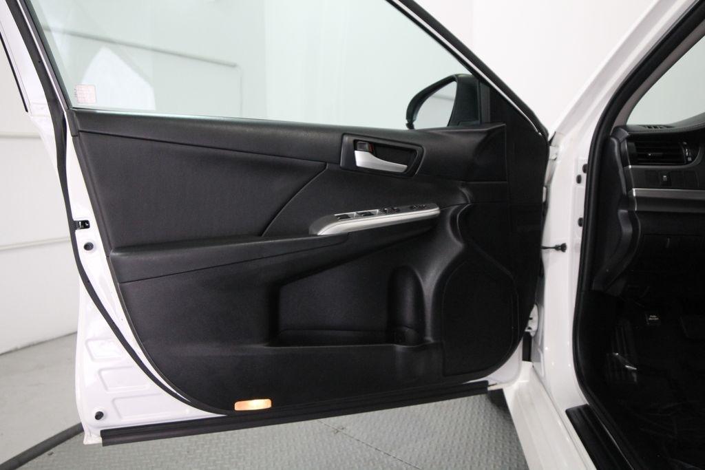 Toyota Camry 4dr Sdn I4 Auto XLE (Natl) 2013