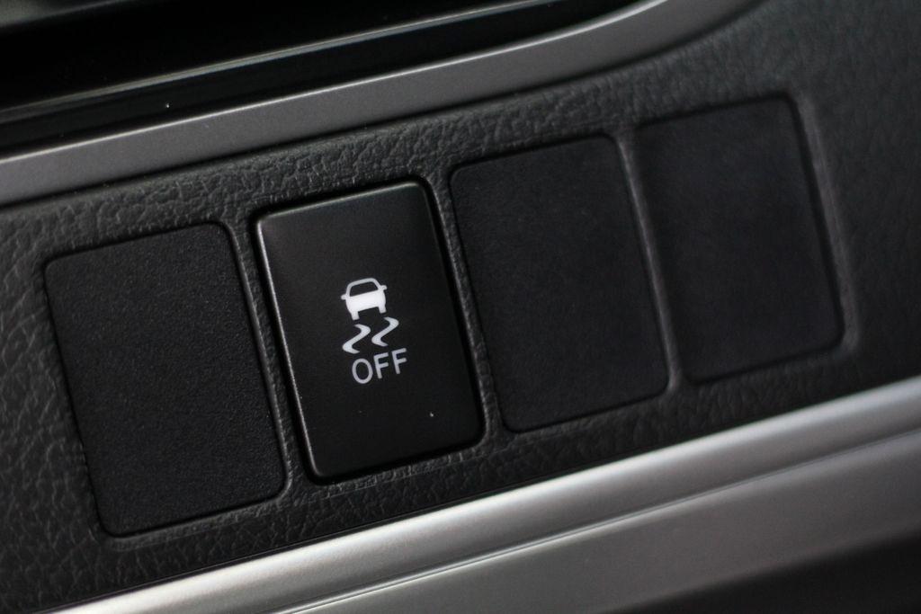 Toyota Camry 4dr Sdn I4 Auto XLE (Natl) 2013