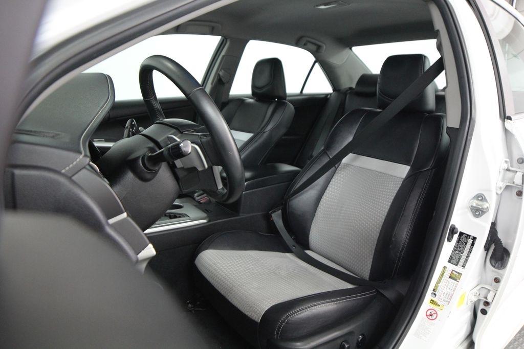 Toyota Camry 4dr Sdn I4 Auto XLE (Natl) 2013