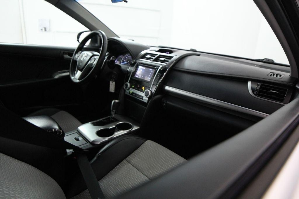 Toyota Camry 4dr Sdn I4 Auto XLE (Natl) 2013