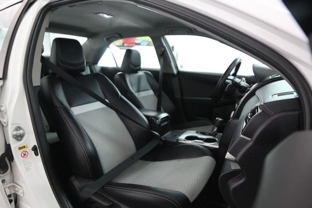 Toyota Camry 4dr Sdn I4 Auto XLE (Natl) 2013