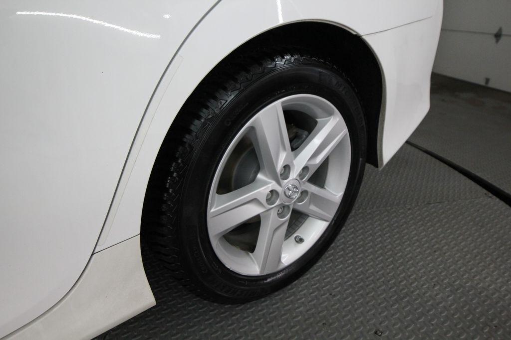 Toyota Camry 4dr Sdn I4 Auto XLE (Natl) 2013
