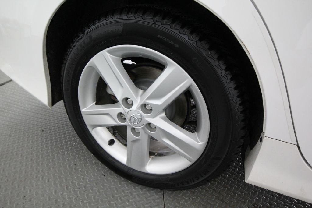 Toyota Camry 4dr Sdn I4 Auto XLE (Natl) 2013