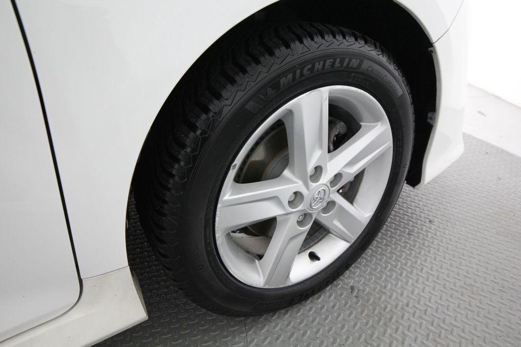 Toyota Camry 4dr Sdn I4 Auto XLE (Natl) 2013