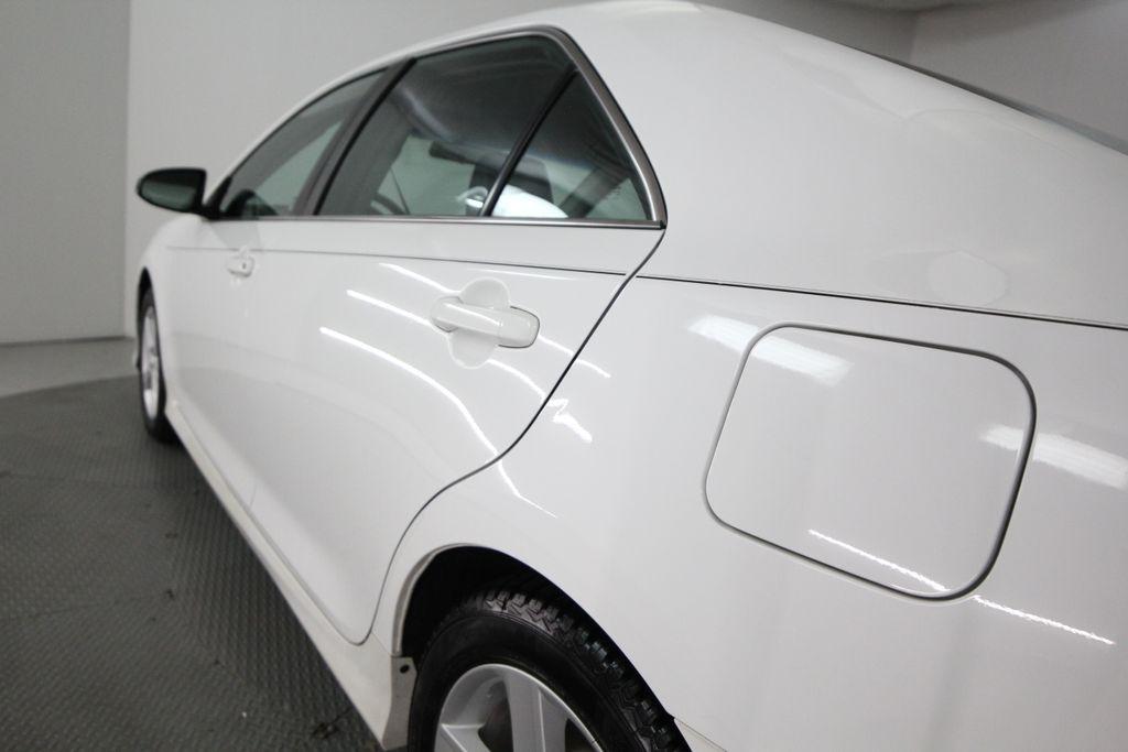 Toyota Camry 4dr Sdn I4 Auto XLE (Natl) 2013