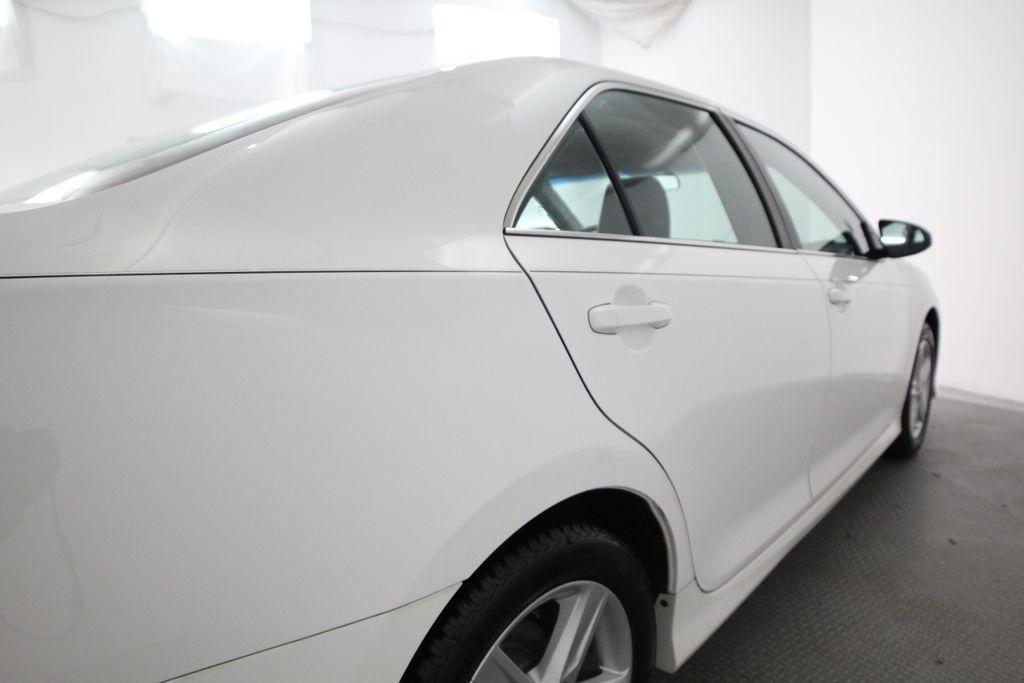 Toyota Camry 4dr Sdn I4 Auto XLE (Natl) 2013