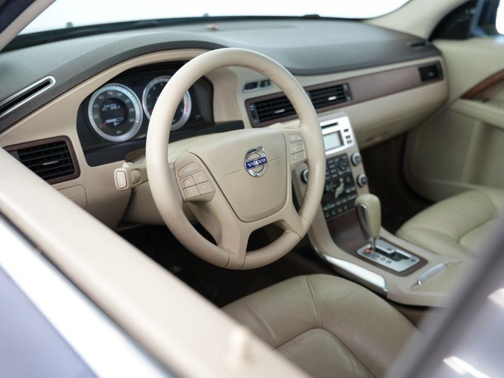 Volvo XC70 4dr Wgn 3.2L 2011